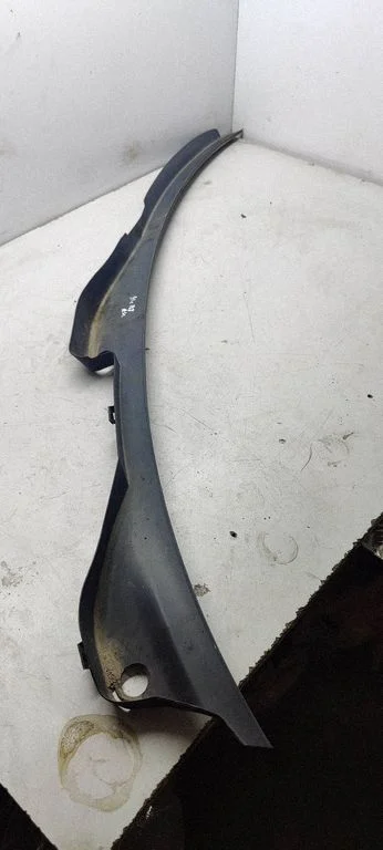 Wiper trim 8k1819403
