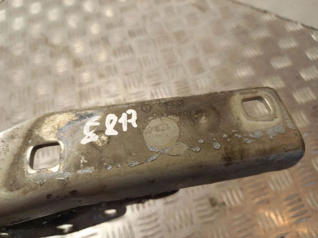 Engine bonnet/hood hinges 3C0823302D