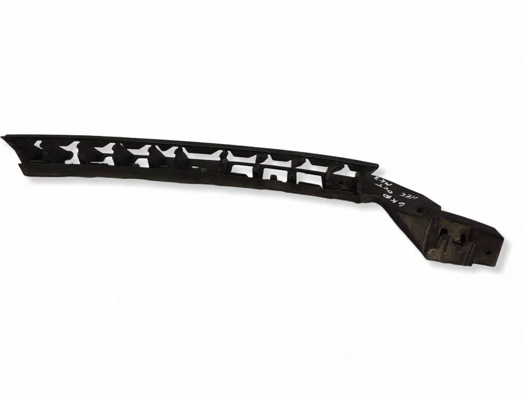 Rear bumper mounting bracket 5E5807863
