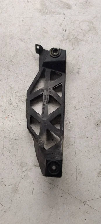 Rear bumper mounting bracket 1Z5807393