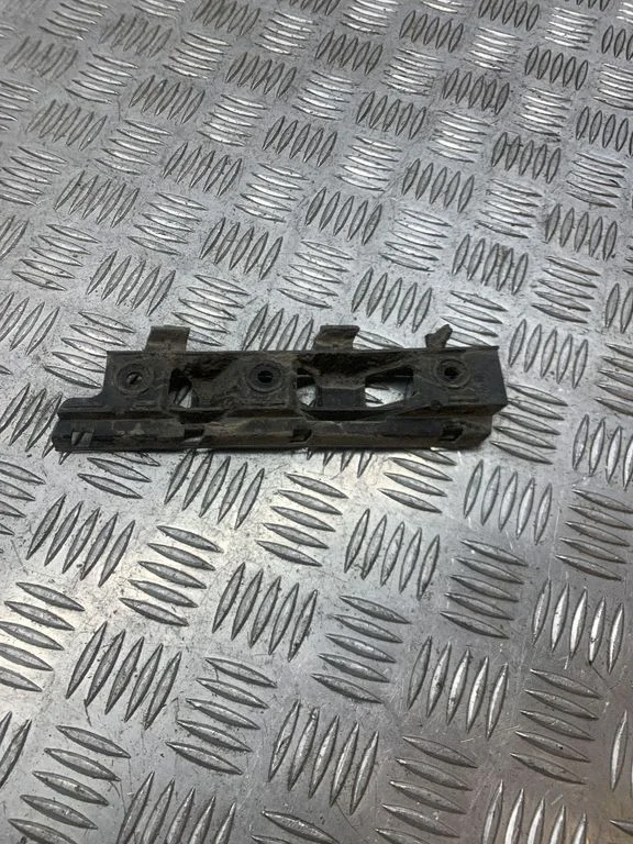 Esistange kinnitusklamber – Volkswagen Passat B6 (2005-2010)