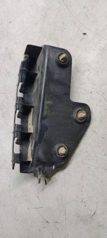 Aizmugurējā bufera turētājs 8p3807394
