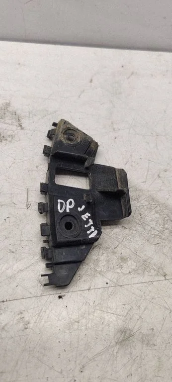 Front bumper mounting bracket – Volkswagen Jetta VI (2011-2018)