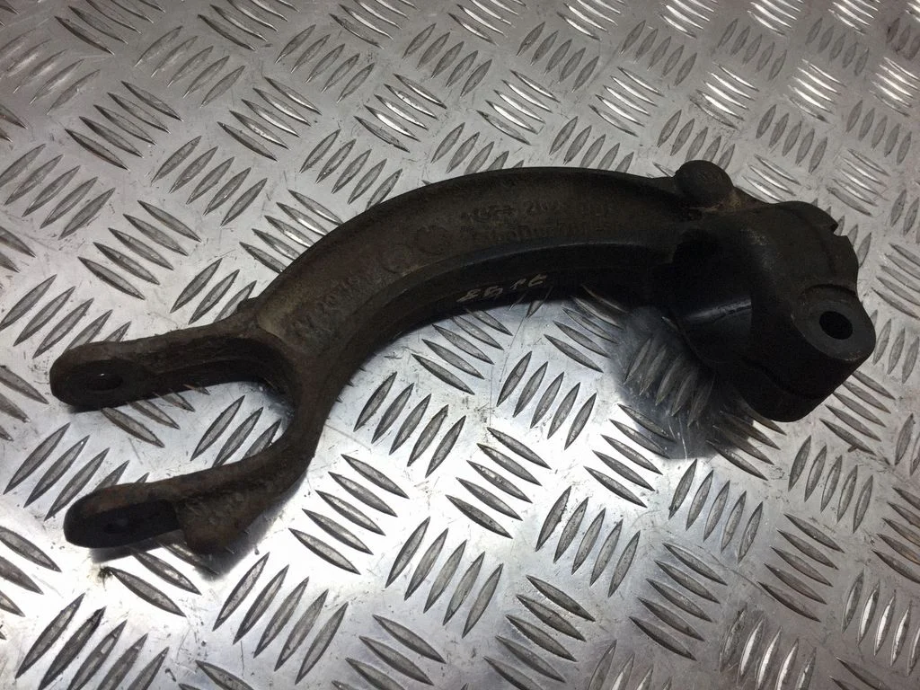 Front lower control arm/wishbone 8K413