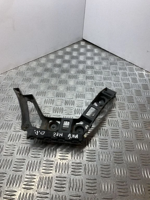 Rear bumper mounting bracket 5K6807394