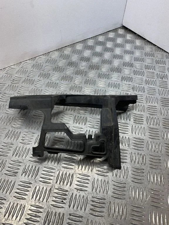 Rear bumper mounting bracket 5N0807723B