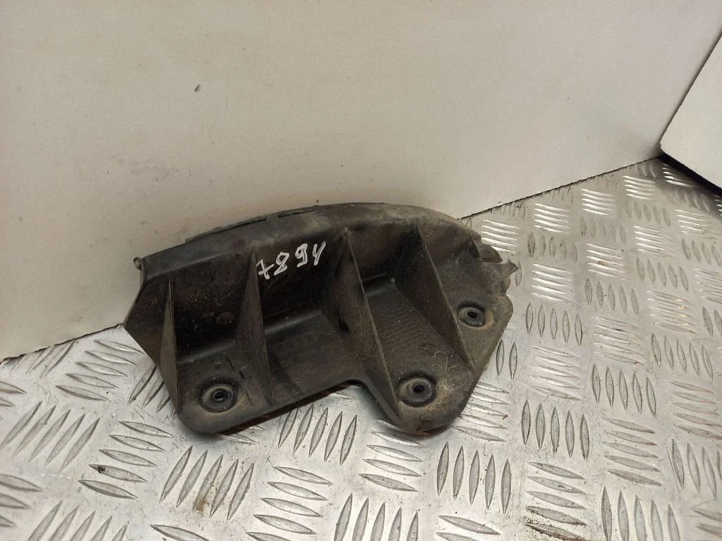 Rear bumper mounting bracket 8P3807394