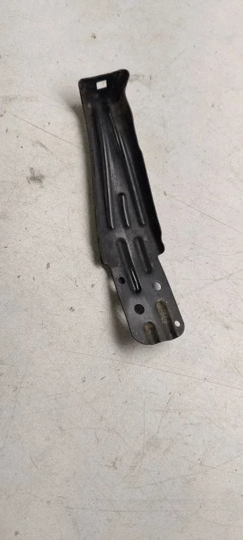 Aizmugurējā bufera turētājs 3g0809236