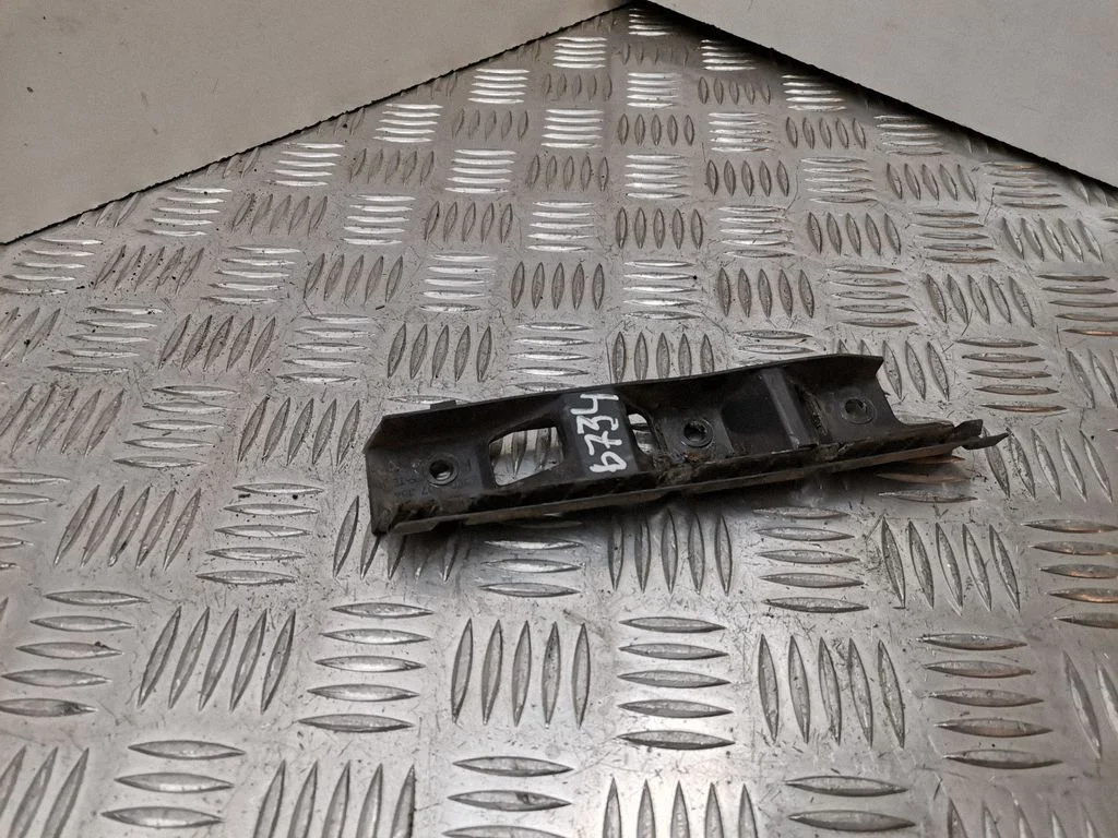 Esistange kinnitusklamber – Volkswagen Passat B6 (2005-2010)