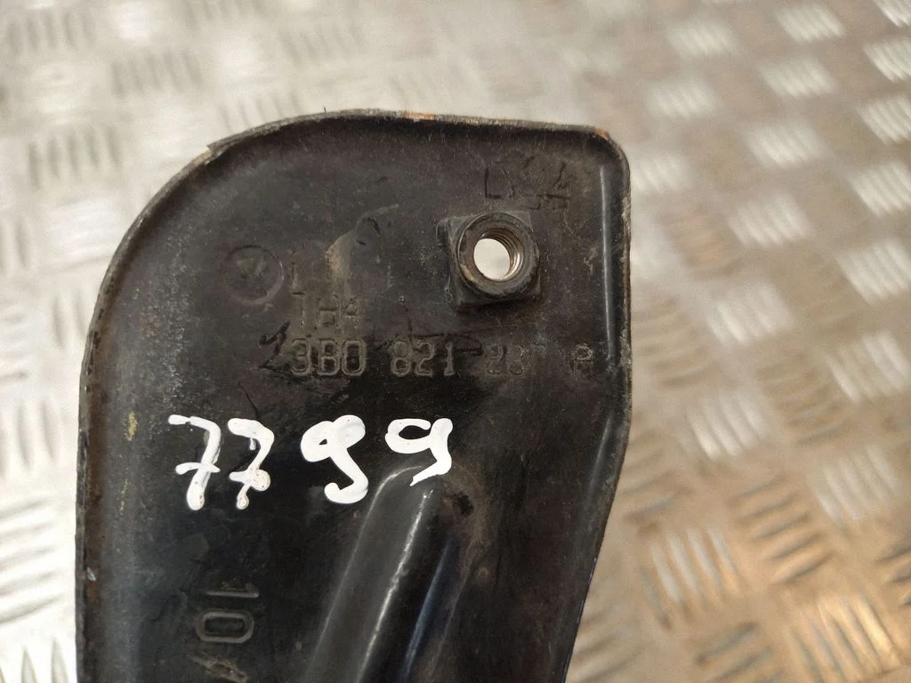 Poritiiva kinnitusklamber 3B0821237A