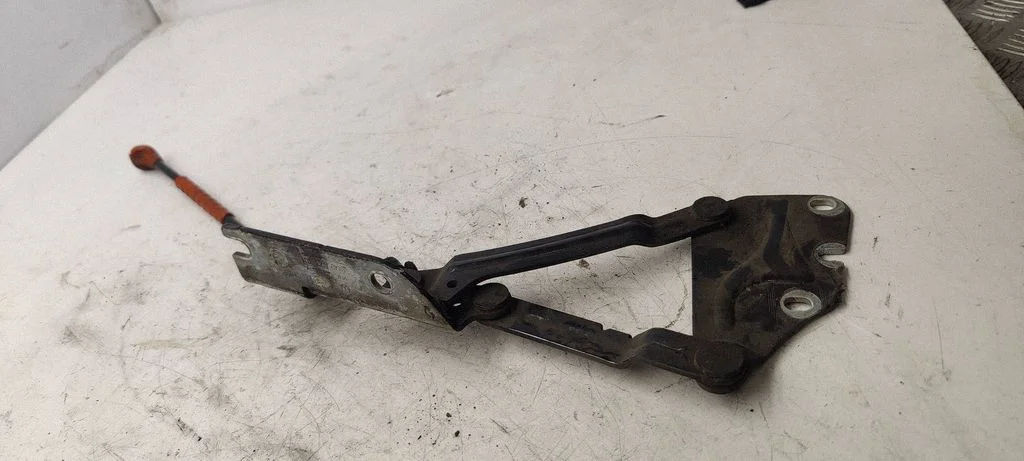Engine bonnet/hood hinges – Volkswagen Golf Plus (2005-2013)