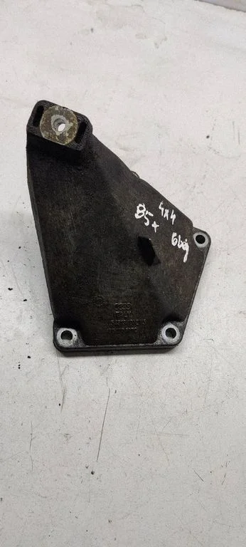 Mootori kinnituskronstein 4b0199307C