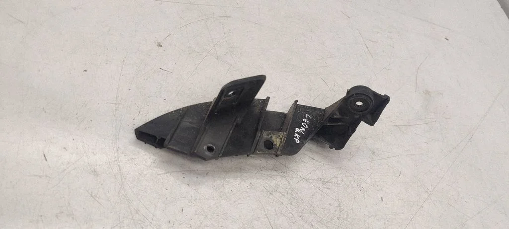 Rear bumper mounting bracket – Seat Leon (1P) (2005-2012)