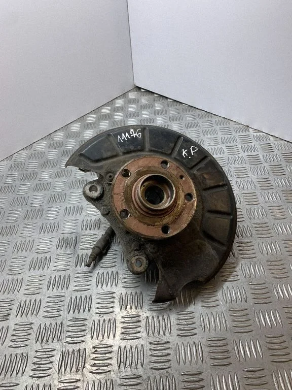 Front wheel hub – left