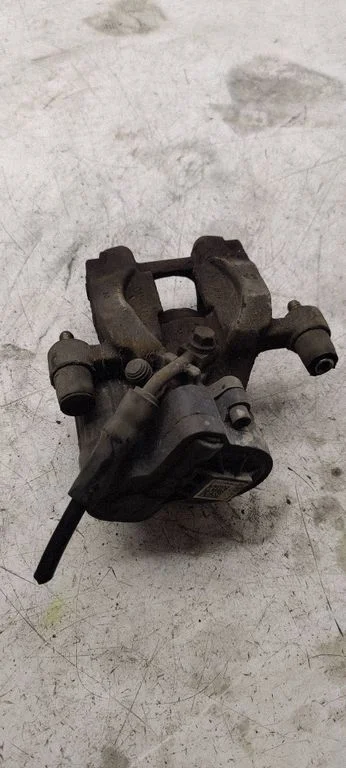 Tagumine pidurisadul 3Q0615405J