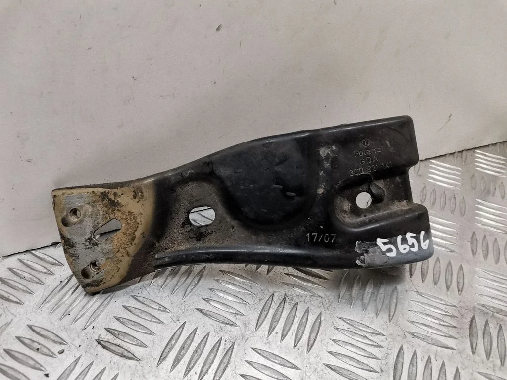 Fender mounting bracket – Volkswagen Passat B6 (2005-2010)