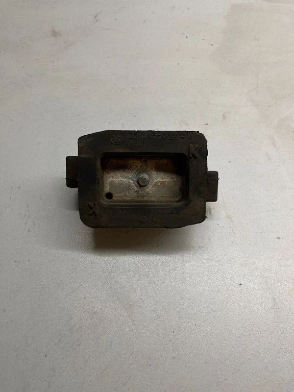 Gearbox mount 6770289
