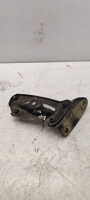 Fender mounting bracket 1Z0821142A