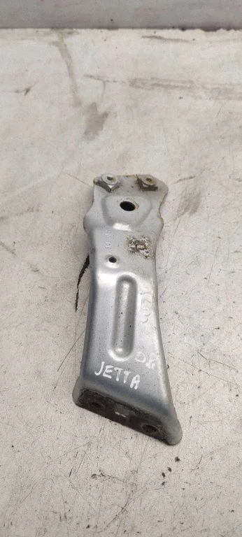 Fender mounting bracket 3c6821138