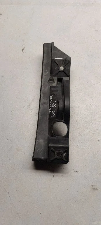 Front bumper mounting bracket – Volkswagen Cross Touran I (2006-2016)