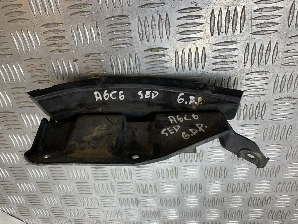 Rear bumper mounting bracket 4F0807898