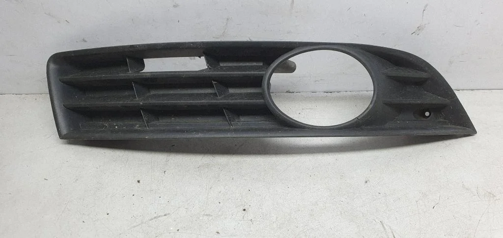 Kratka / ramka halogenu – Volkswagen Passat CC (2008-2016)