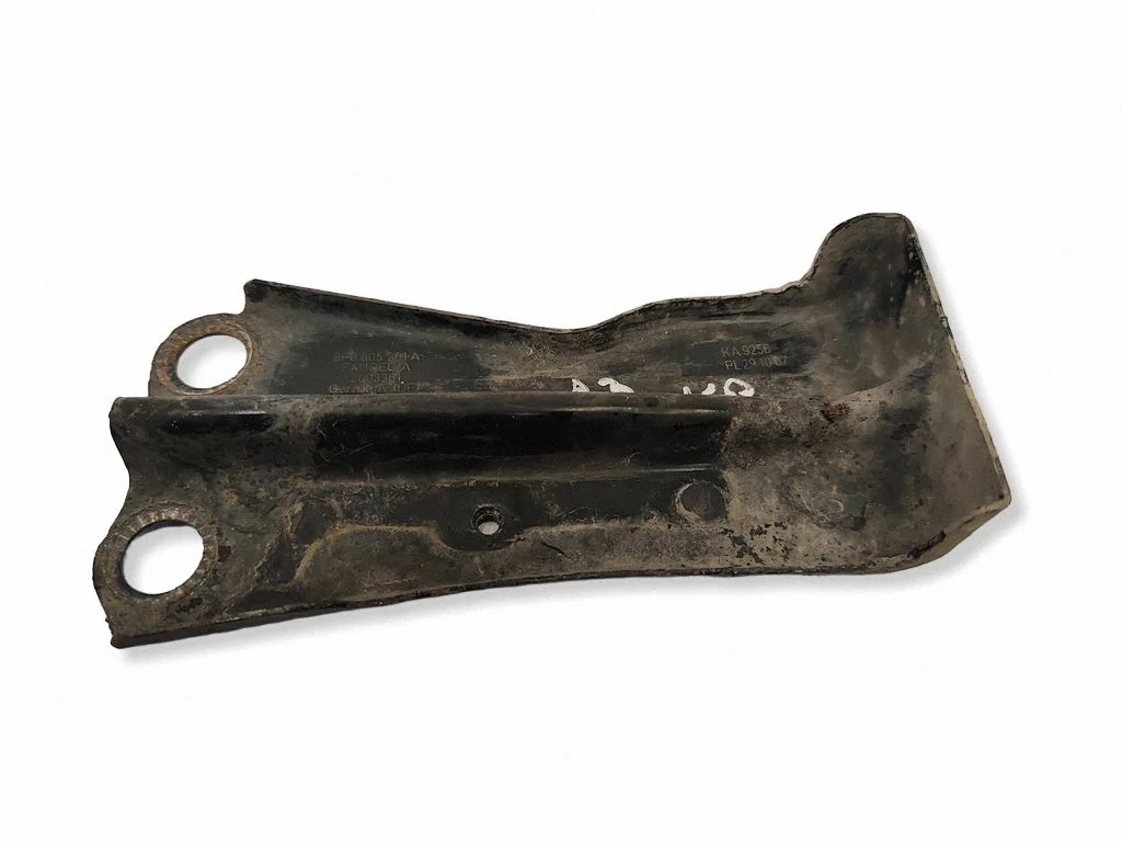 Fender mounting bracket 8P0805201A