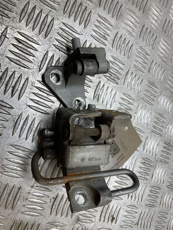 Front door lower hinge 1KO831412K