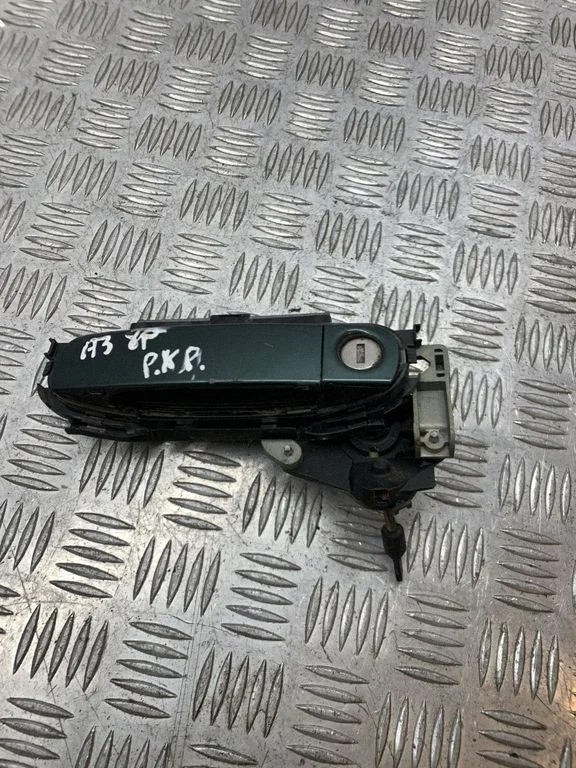 Front door exterior handle – left
