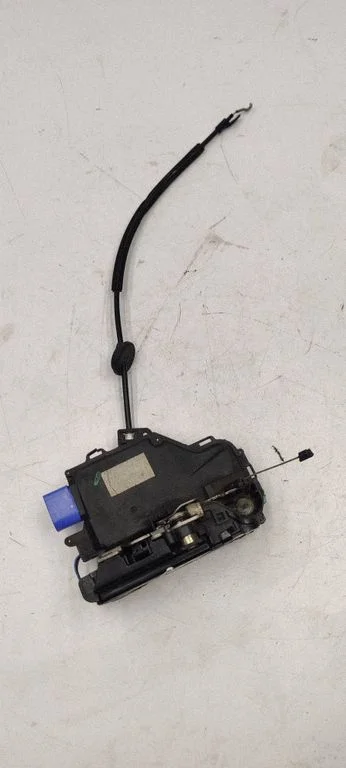 Front door lock 7L0839015