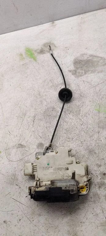 Front door lock 8E1837015AA