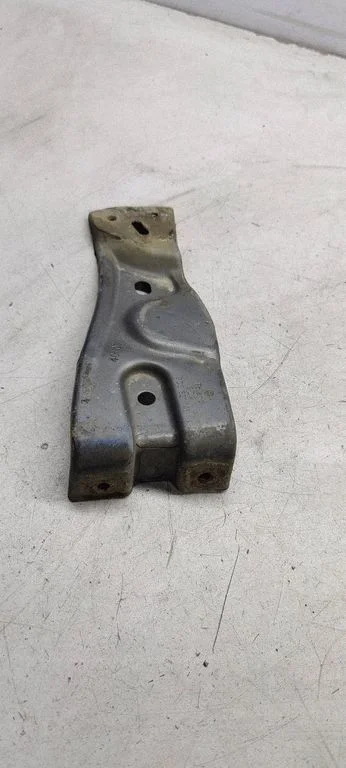 Fender mounting bracket – Volkswagen Passat B6 (2005-2010)