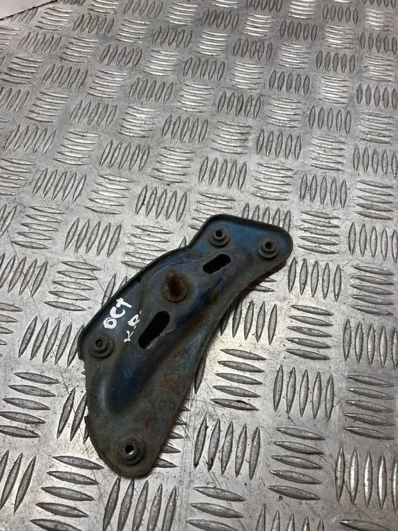 Fender mounting bracket 1Z0801161