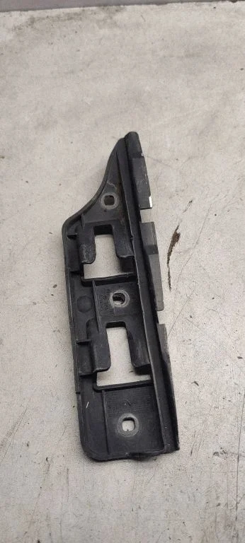 Front bumper mounting bracket 1k0823184