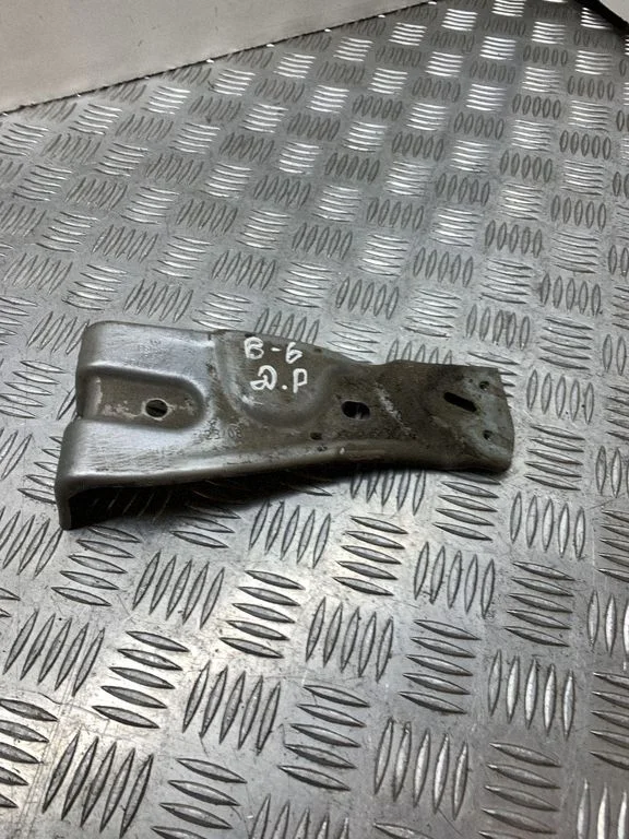 Fender mounting bracket – Volkswagen Passat CC (2008-2016)
