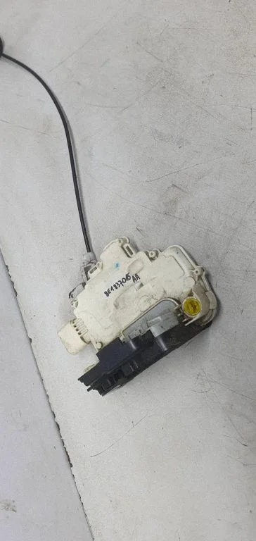 Front door lock 8E1837015AA