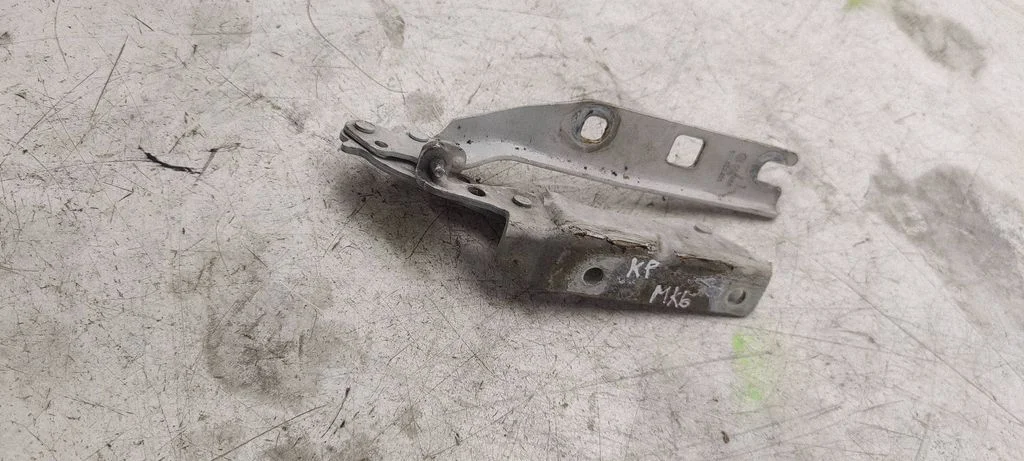 Engine bonnet/hood hinges 1KM823301