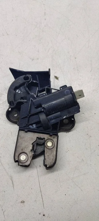 Tailgate/trunk/boot lock/catch/latch 4f5827505c