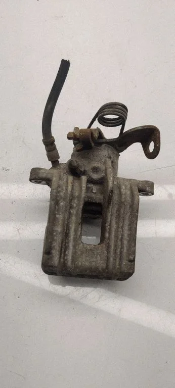 Rear brake caliper B190035L