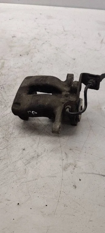 Rear brake caliper – front right
