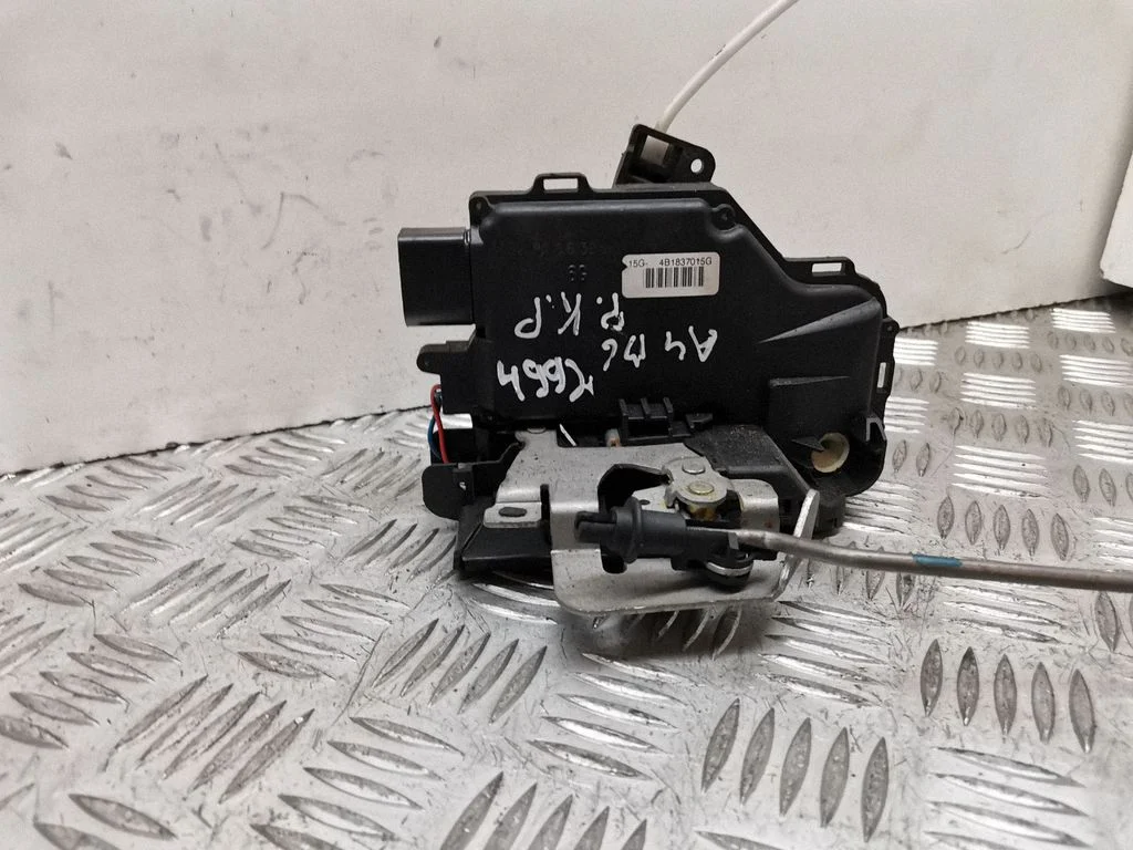 Zamek drzwi przednich – Audi A4 S4 B6 8E 8H (2001-2005)