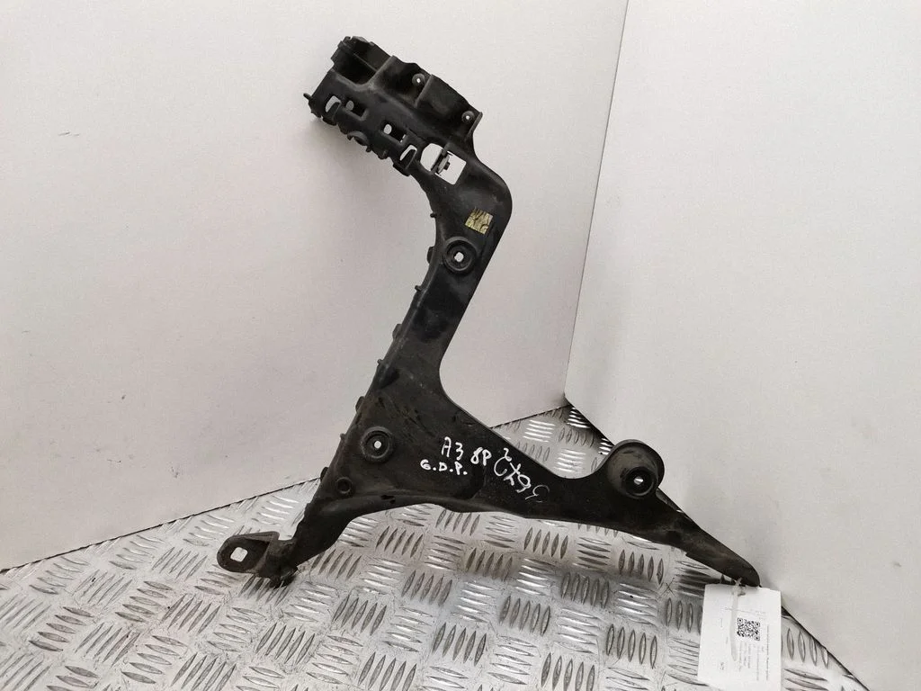 Rear bumper mounting bracket 8P4807378A