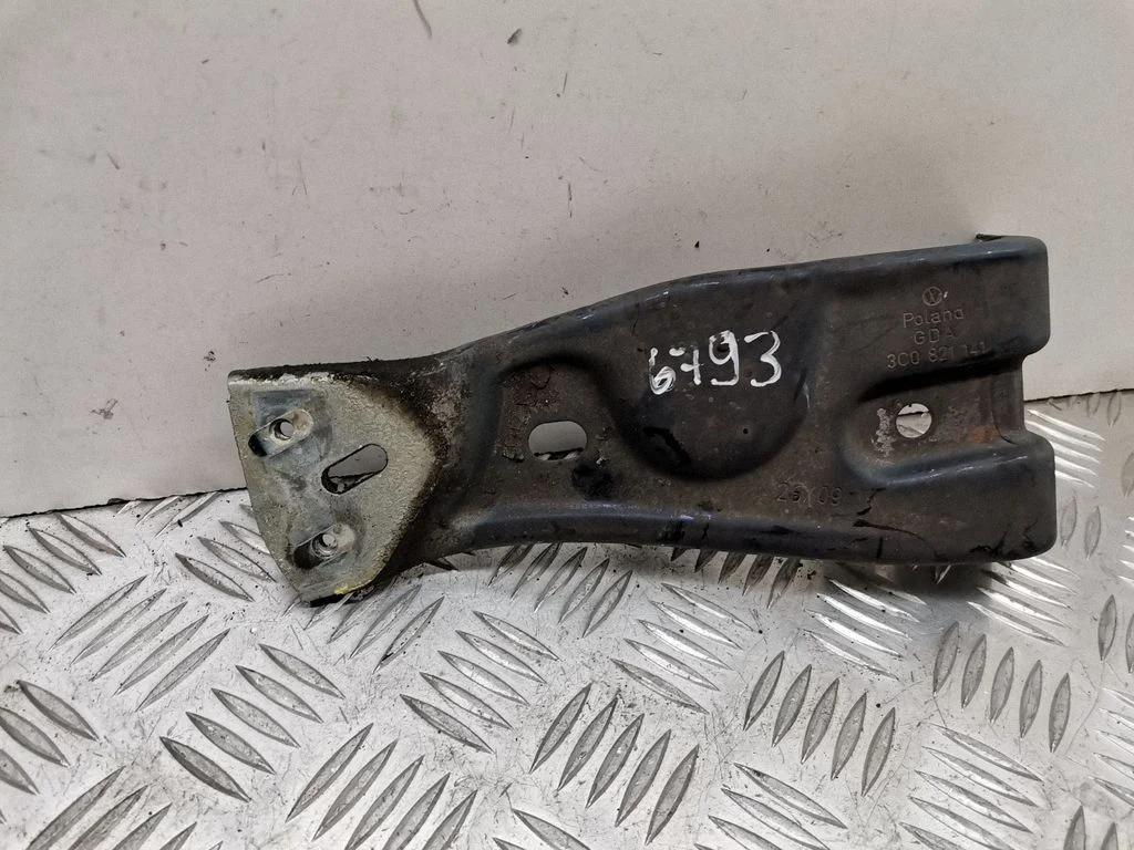 Fender mounting bracket – Volkswagen Passat B6 (2005-2010)