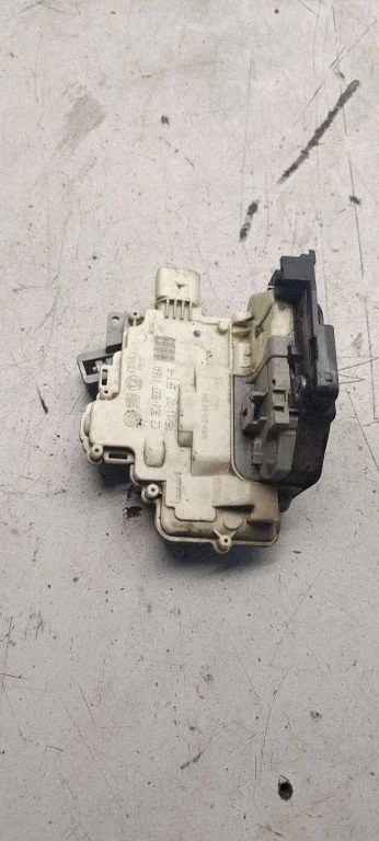 Front door lock 3C1837016A