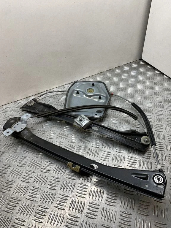 Front window lifting mechanism without motor – front right