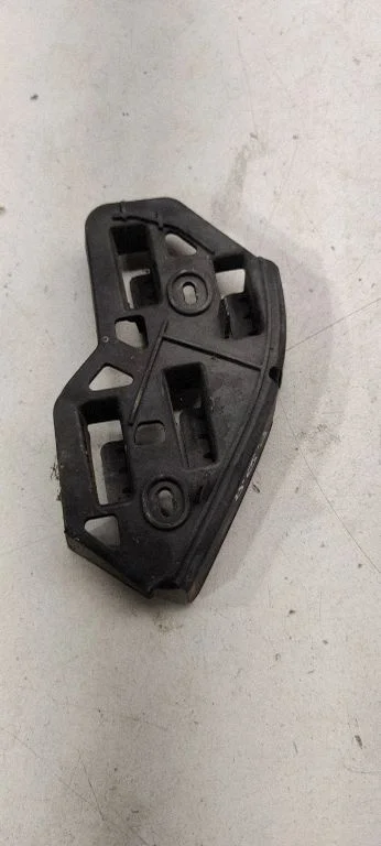 Front bumper mounting bracket – Volkswagen Polo IV 9N3 (2005-2009)