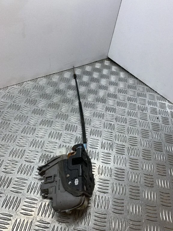 Priekšējo durvju slēdzene 3C8837017A