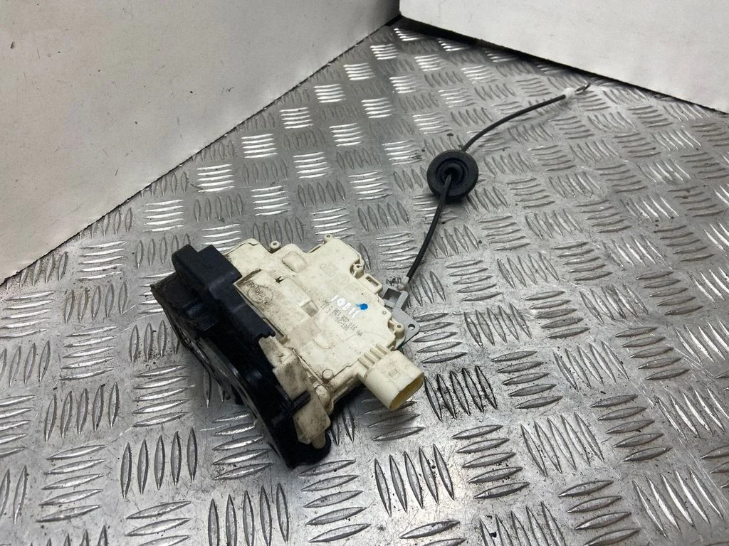 Front door lock 8E1879016AA