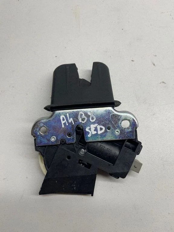Tailgate/trunk/boot lock/catch/latch 4F5827505D