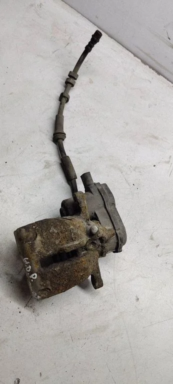 Rear brake caliper – rear right